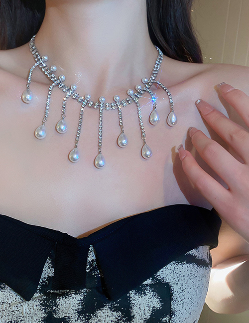 Collar De Flecos De Perlas Con Cadena De Garra De Diamantes De Metal