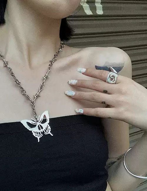 Collar De Mariposa Con Cadena De Espinas De Metal