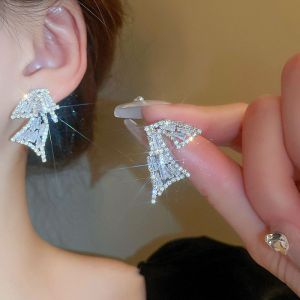 Aretes Con Forma De Ala De Mariposa Y Diamantes De Aleación