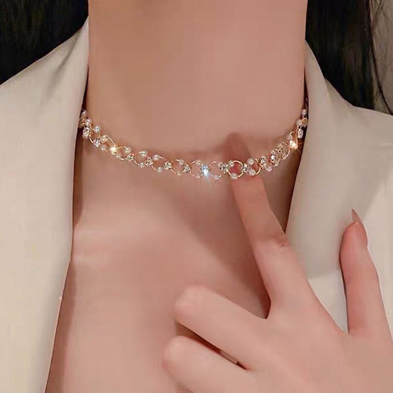 Collar De Metal Trenzado Con Diamantes Y Perlas.