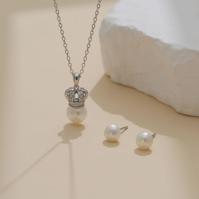 Collar De Perlas Y Corona De Diamantes De Metal
