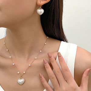 Conjunto De Collar Y Aretes De Corazón De Perlas Con Incrustaciones De Diamantes De Aleación