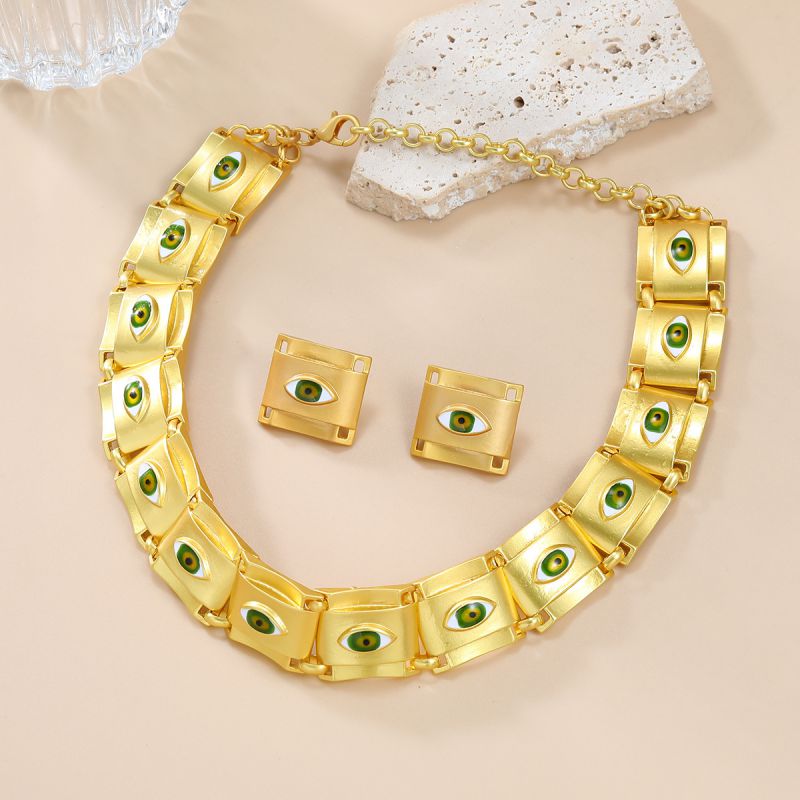 Alloy Eyes Square Necklace